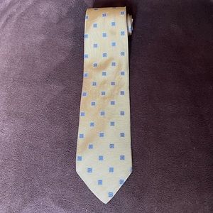 Brooks Brothers tie. Excellent condition.
